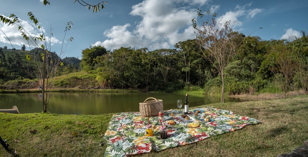 Fazendas de turismo rural estão oferecendo piquenique ao ar livre para manter o funcionamento durante a pandemia — Foto: Fazenda Irarema/Divulgação