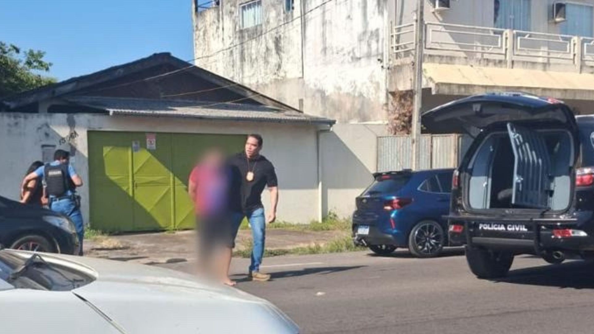 Chefe de facção e 'braço direito' são presos ao vistoriar pontos de tráfico em Macapá; VÍDEO 