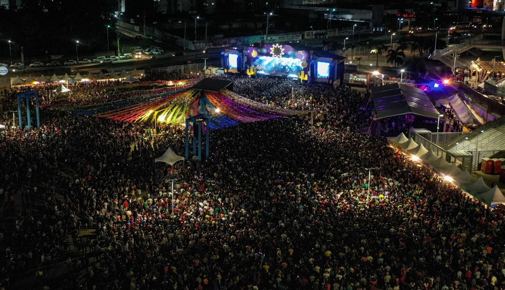 Show de Léo Santana foi o que mais reuniu público na Arena das Dunas — Foto: Megalume
