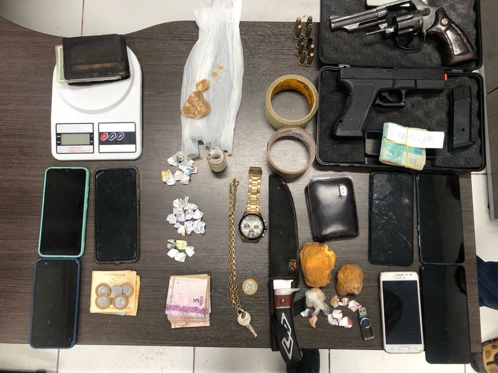 Material apreendido com suspeitos de envolvimento com o tráfico de drogas na cidade de Conceição do Lago Açu, no Maranhão. — Foto: Divulgação/Polícia Civil do Maranhão