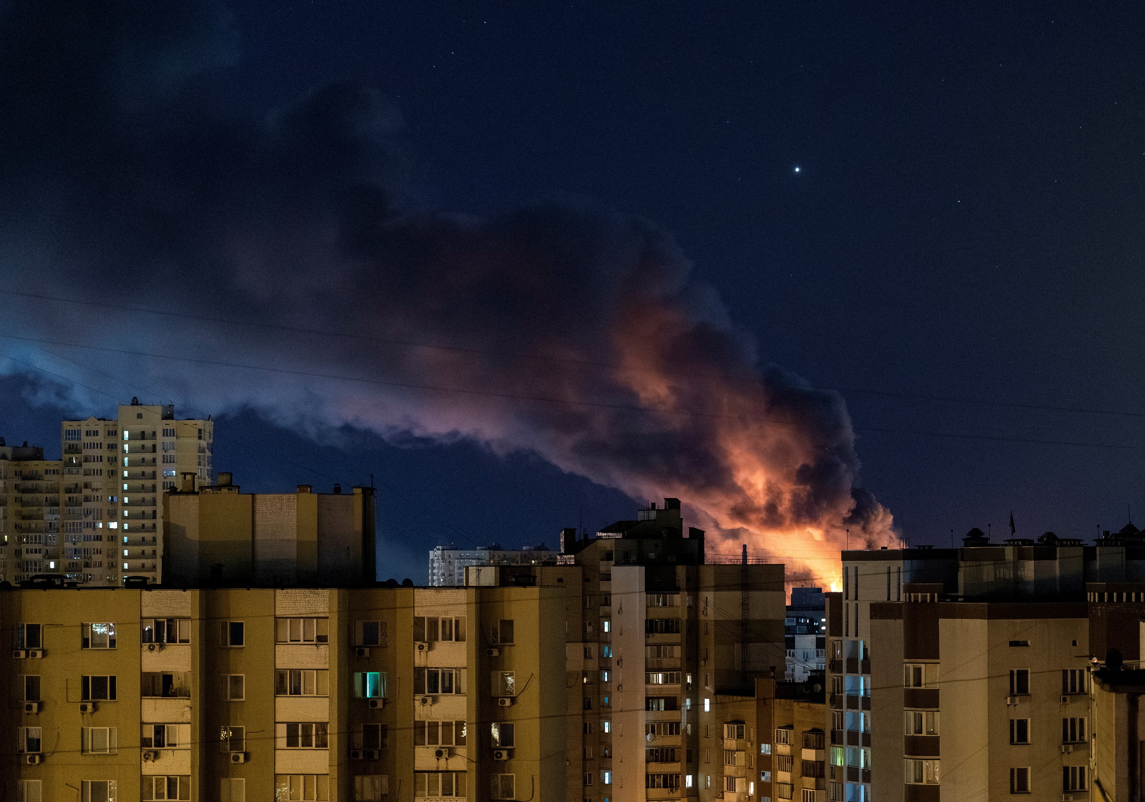 Ataque maciço da Rússia com mísseis e drones mata 17 em Kiev, incluindo 4 crianças