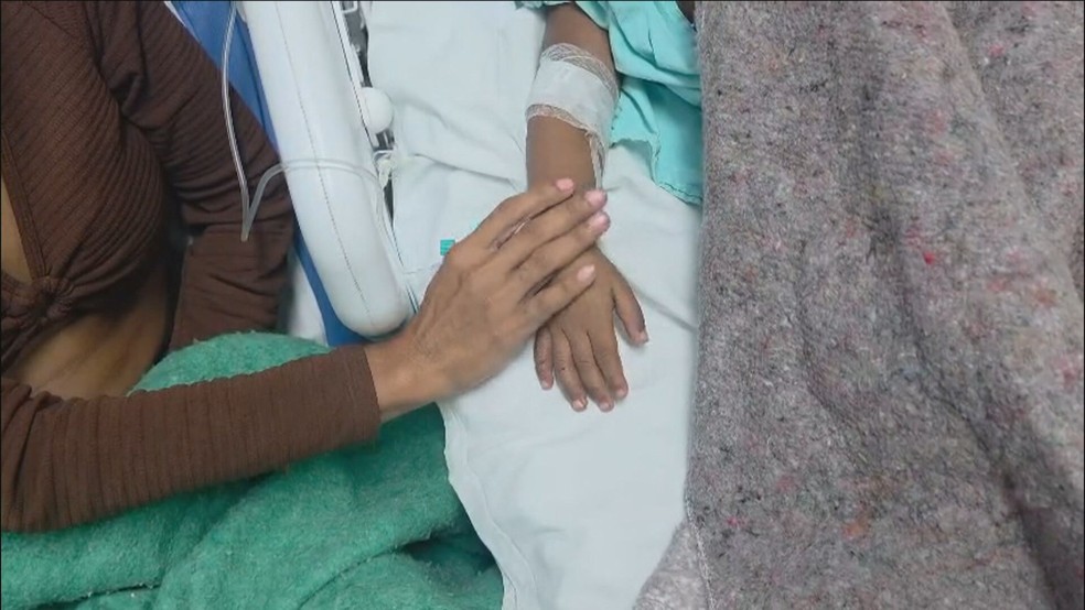 Menino de 3 anos foi atacado por cachorro em São Gonçalo e segue internado — Foto: Reprodução/ TV Globo
