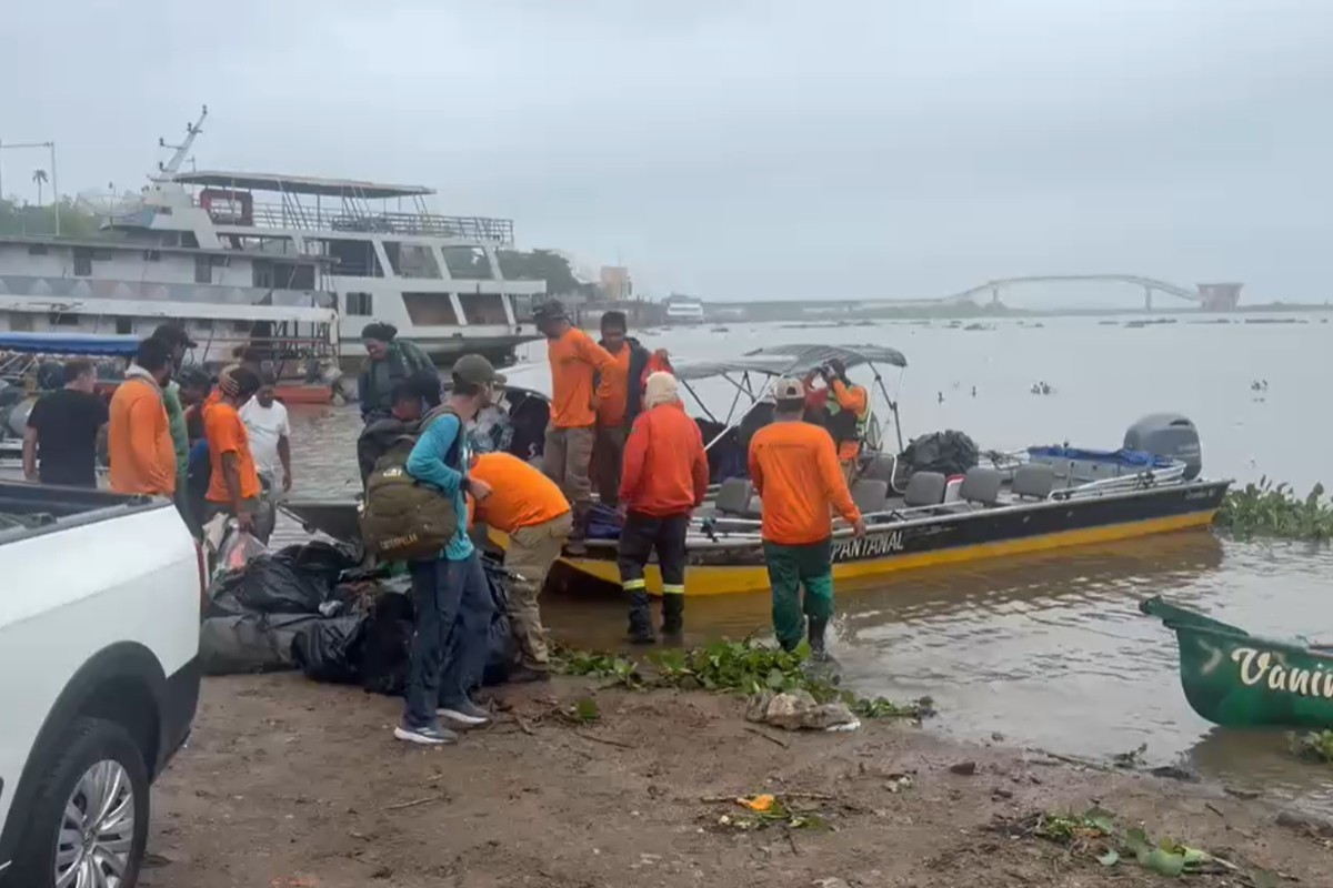 Indígenas viajam mais de 7 horas de barco por rio no Pantanal para votar em Corumbá, em MS