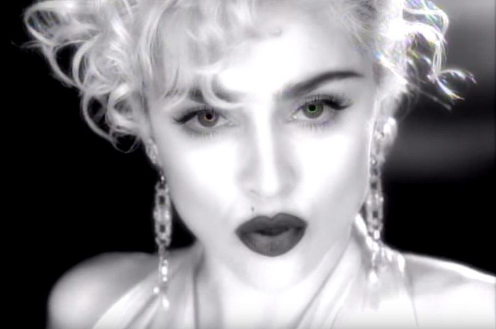 Madonna no clipe "Vogue", lançado em 1990 — Foto: Madonna/YouTube/Reprodução