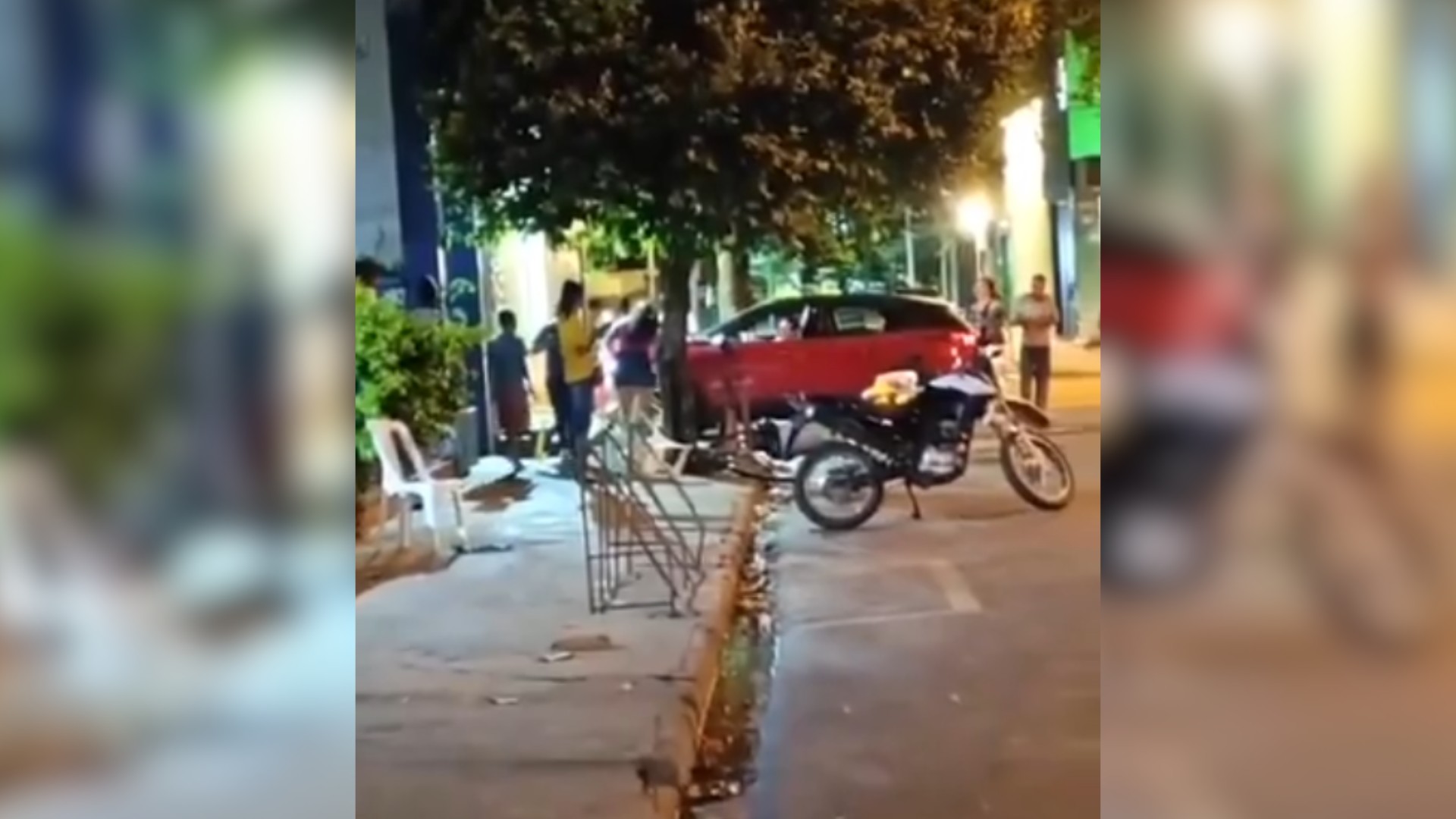 VÍDEO: motorista é preso após tentar atropelar grupo com crianças na calçada em bar no interior de SP
