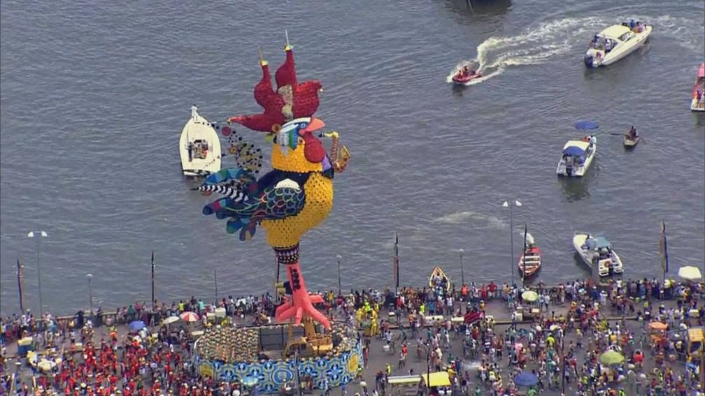 Galo Gigante no carnaval do Recife de 2015 — Foto: Acervo/TV Globo