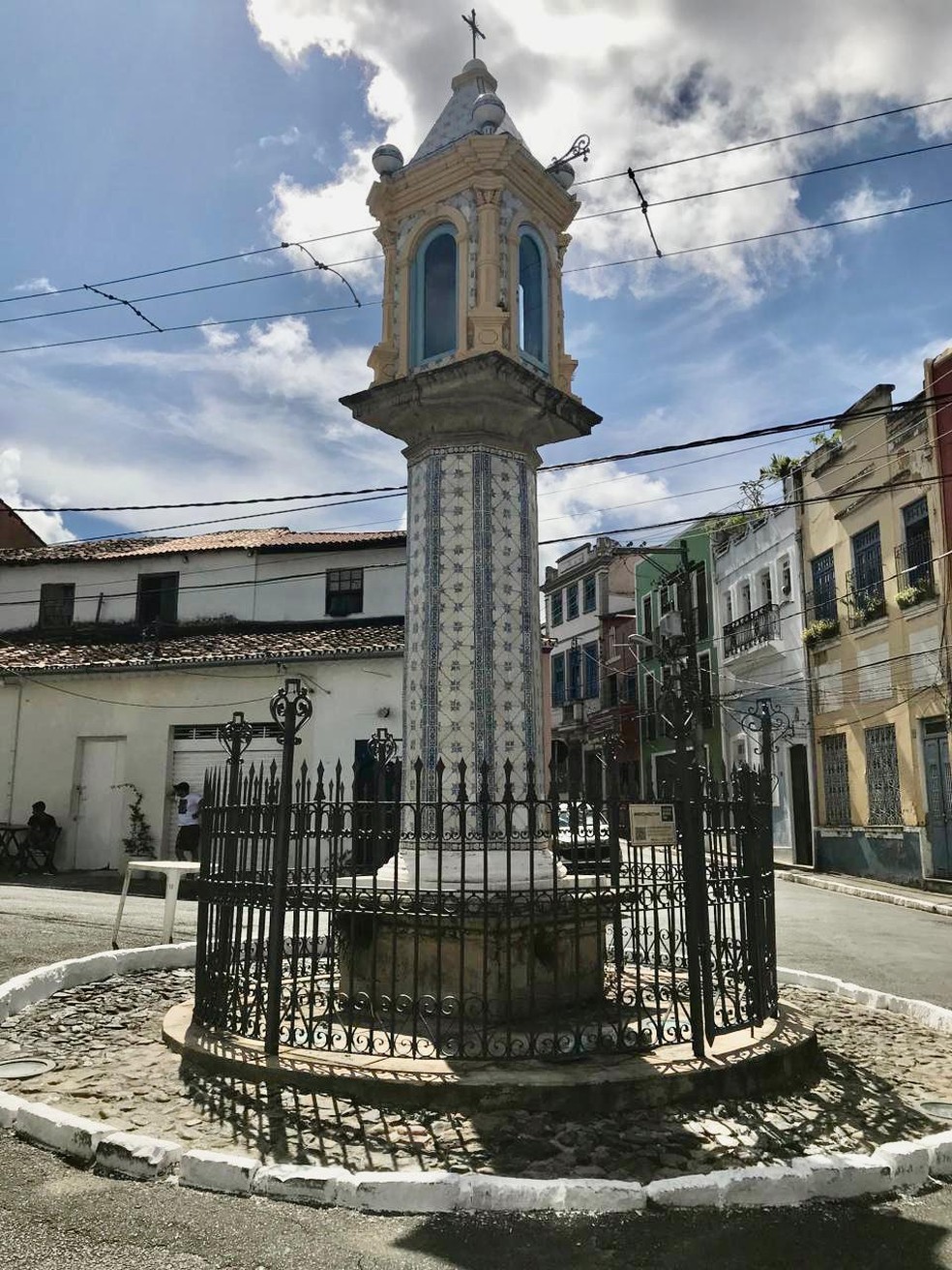 Monumento da Cruz do Pascoal no bairro Santo Antônio Além do Carmo, em Salvador — Foto: Valma Silva/g1 BA