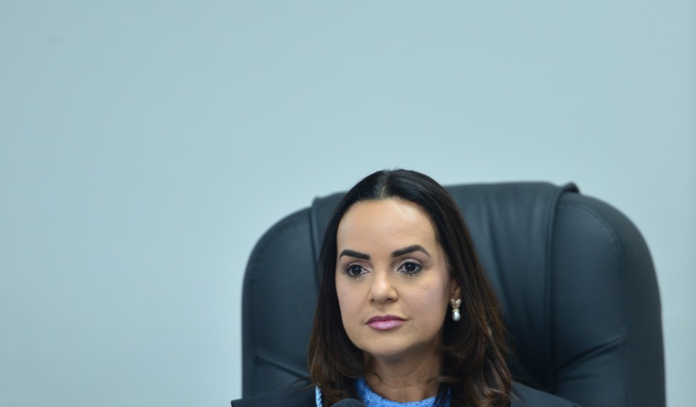 Simone Soares de Souza, conhecida Simone Denarium - em referência ao sobrenome adotado pelo marido, assumiu aos 49 anos o cargo vitalício no TCE — Foto: TCE-RR/Divulgação