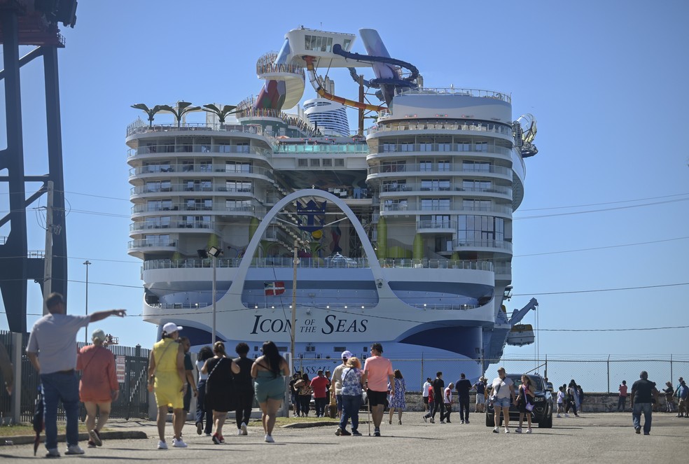 Icon of the Seas em Porto Rico, de onde partiu para Miami — Foto: Miguel J. Rodriguez Carrillo - Associated Press