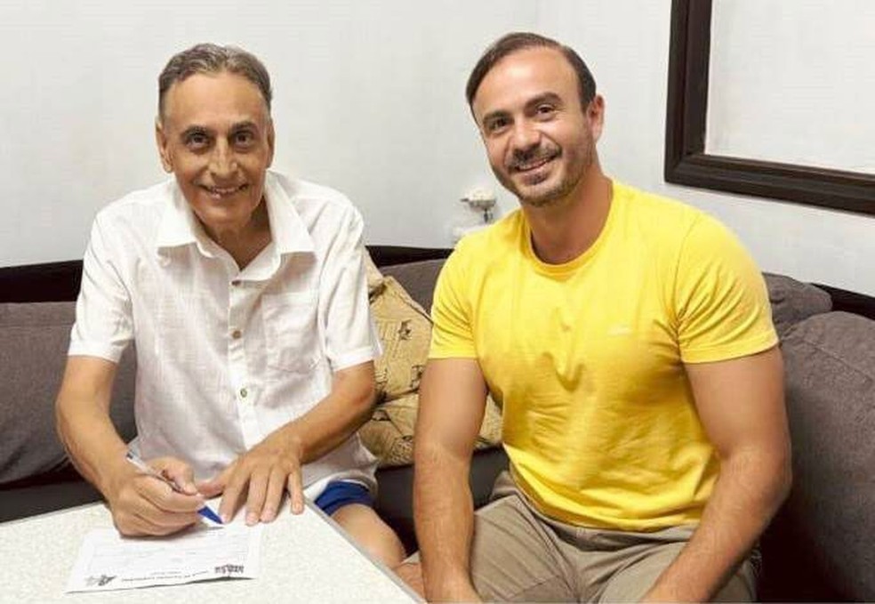 Dr. João Ribeiro (a esquerda) e Guilherme Secchieri (esquerda) em Severínia (SP) — Foto: Arquivo Pessoal