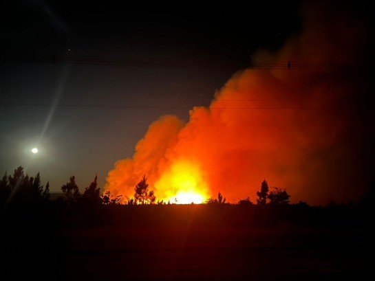 Incêndio de grande proporção atinge área de vegetação na zona rural de Padre Carvalho 