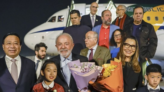 Lula desembarca na China de olho em oportunidades de negócios - Presidente participará de seminário com empresários chineses e brasileiros, além de encontro com Xi Jinping. China é o maior parceiro comercial do Brasil, que vê espaço para ampliação em meio ao 'tarifaço' dos EUA.