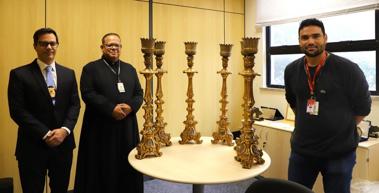 PF restitui tocheiros sacros à Igreja de Santa Luzia, no Centro do Rio