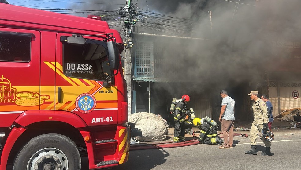 Incêndio é registrado na Zona Oeste de Manaus — Foto: Reprodução/Redes Sociais