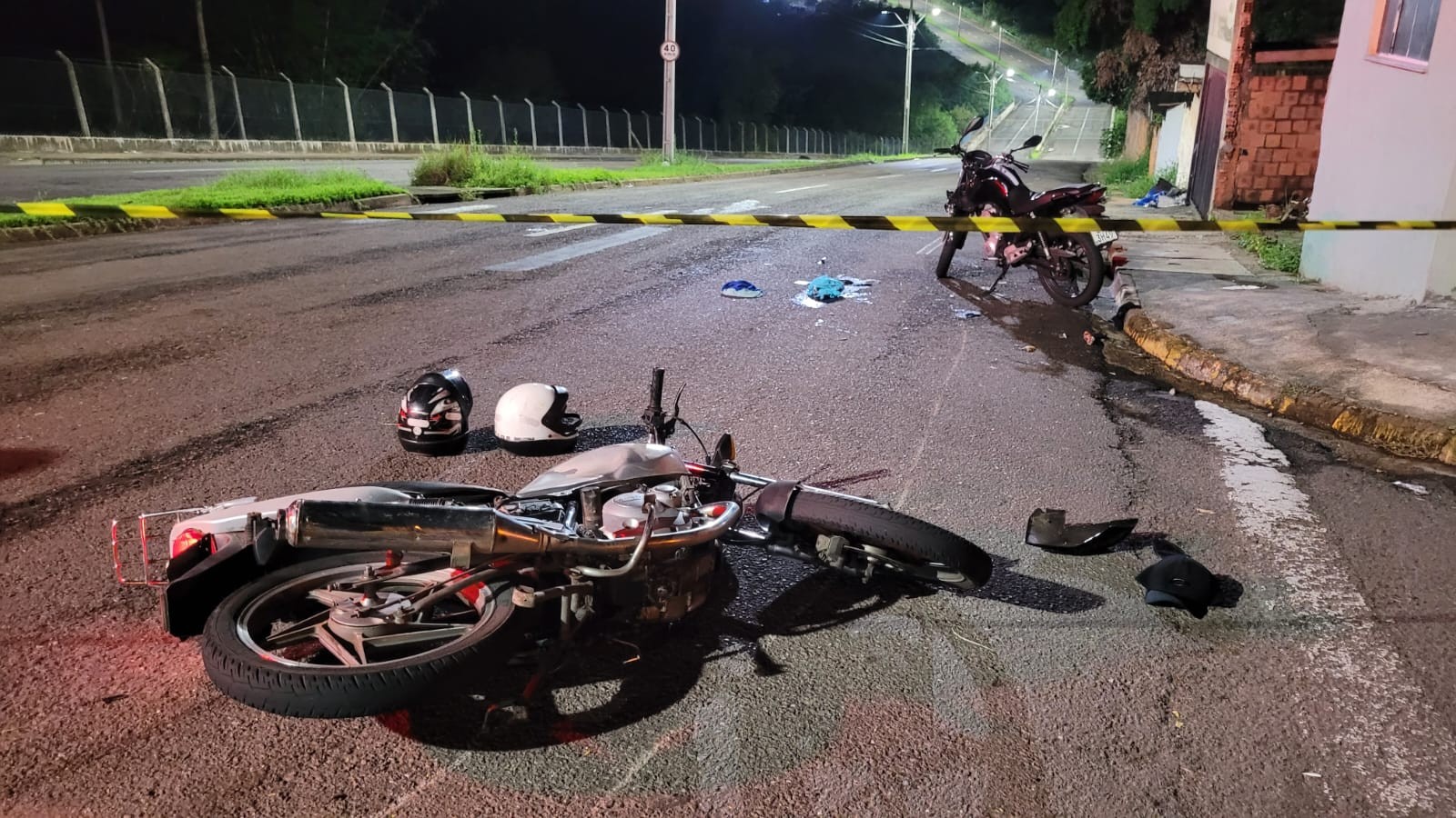 Colisão entre motocicletas deixa duas pessoas feridas na Avenida Élson Neris da Silva