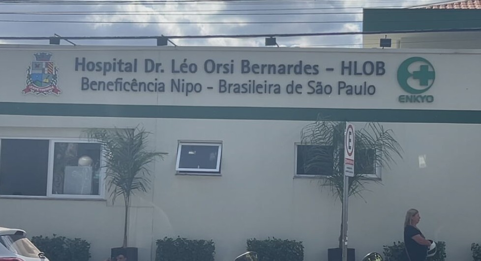 Duas pessoas ficam feridas após telhado de barracão desabar em chácara de Itapetininga