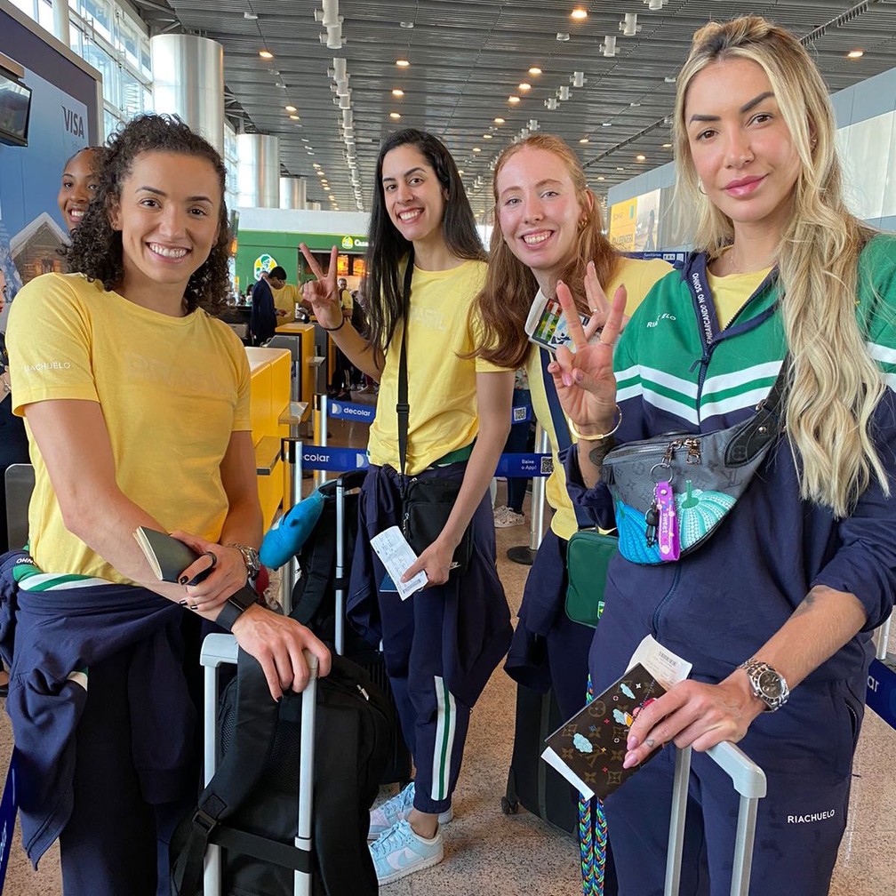 Delegação brasileira embarca para Paris — Foto: Reprodução/Alexandre Loureiro/Twitter/Time Brasil
