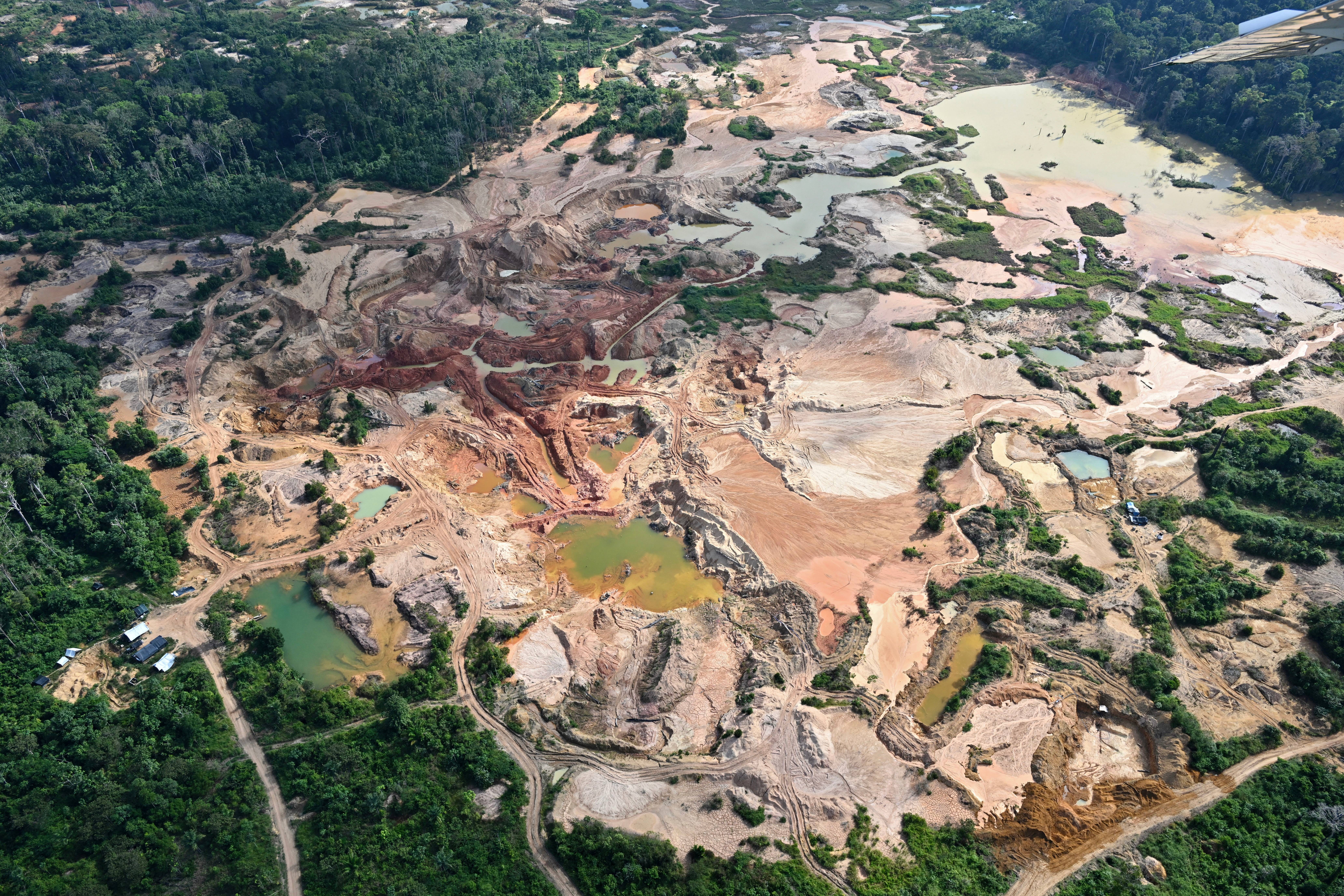Lavagem de ouro: novo relatório do Greenpeace detalha esquema de minas fantasmas na Amazônia