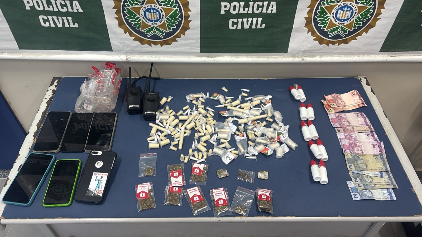 Três homens são presos por suspeita de tráfico de drogas em Angra dos Reis