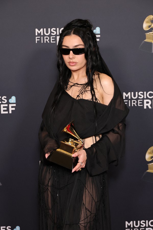 Charli XCX no Grammy 2025 — Foto: onica Schipper / GETTY IMAGES NORTH AMERICA / Getty Images via AFP