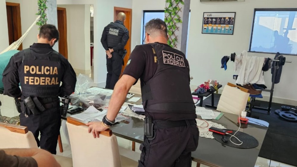 PF cumpre mandados de prisão e busca e apreensão contra investigados pelos crimes de exploração sexual — Foto: PF/Divulgação
