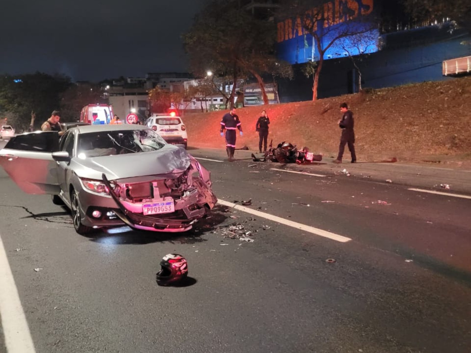 Motociclista morre após ser atingida por carro na contramão na BR-381, em Ipatinga