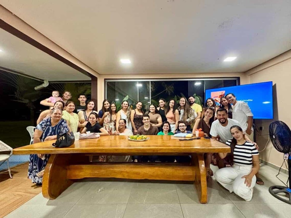 Familiares e amigos de Jefferson Alves Pinto se reuniram para relembrar memórias do estudante — Foto: Arquivo pessoal