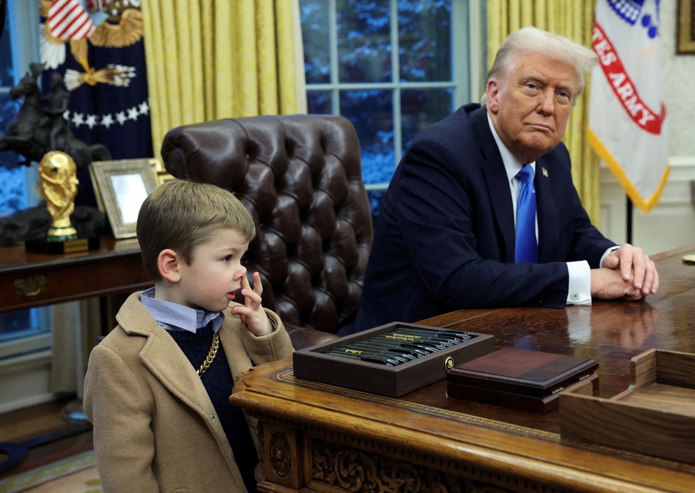 Elon Musk levou o filho X para uma coletiva de imprensa junto de Trump na Casa Branca — Foto: Kevin Lamarque/Reuters