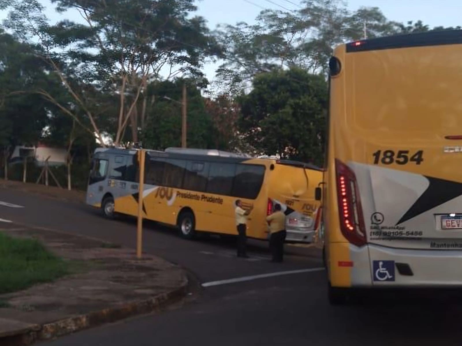 Dois ônibus da SOU Prudente colidem no Brasil Novo, em Presidente Prudente