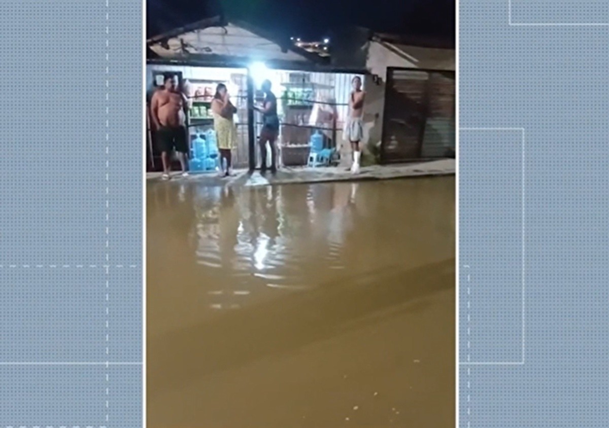 Obra para evitar rompimento de açude provoca alagamento de casas em Campina Grande