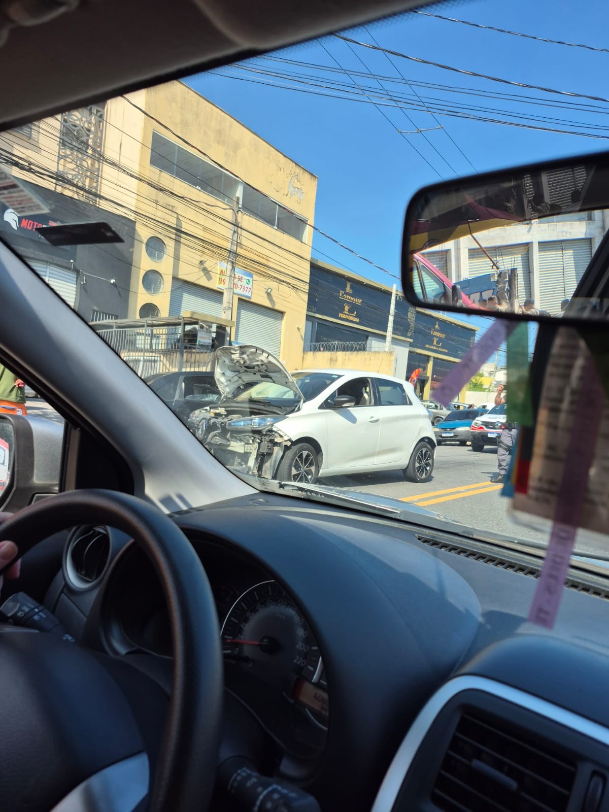 Acidente deixa seis feridos em avenida de Mogi das Cruzes