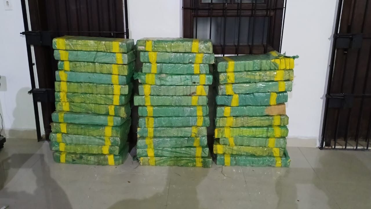 Homem é preso transportando mais de 400 quilos de maconha na Via Dutra