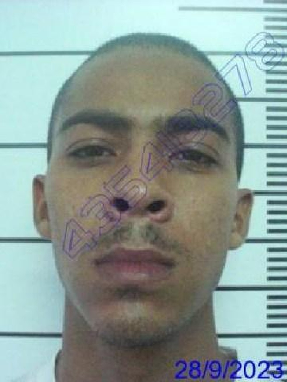 Jean Santos de Oliveira possui em seu desfavor três mandados de prisão — Foto: Polícia Civil/ Divulgação