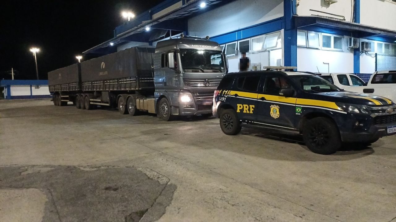 Homem é autuado por transportar mais de 30 mil litros de cerveja de forma irregular na Via Dutra,  em Porto Real