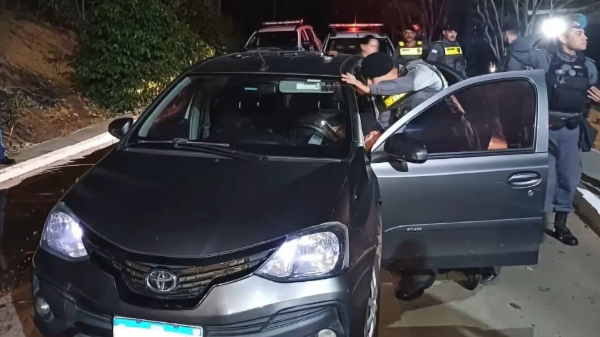 Trio entra por engano com carro roubado em batalhão da PM e acaba detido no ES
