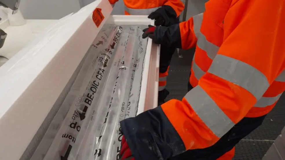 As amostras de gelo em Cambridge vão ser derretidas lentamente ao longo de sete semanas — Foto: BBC News