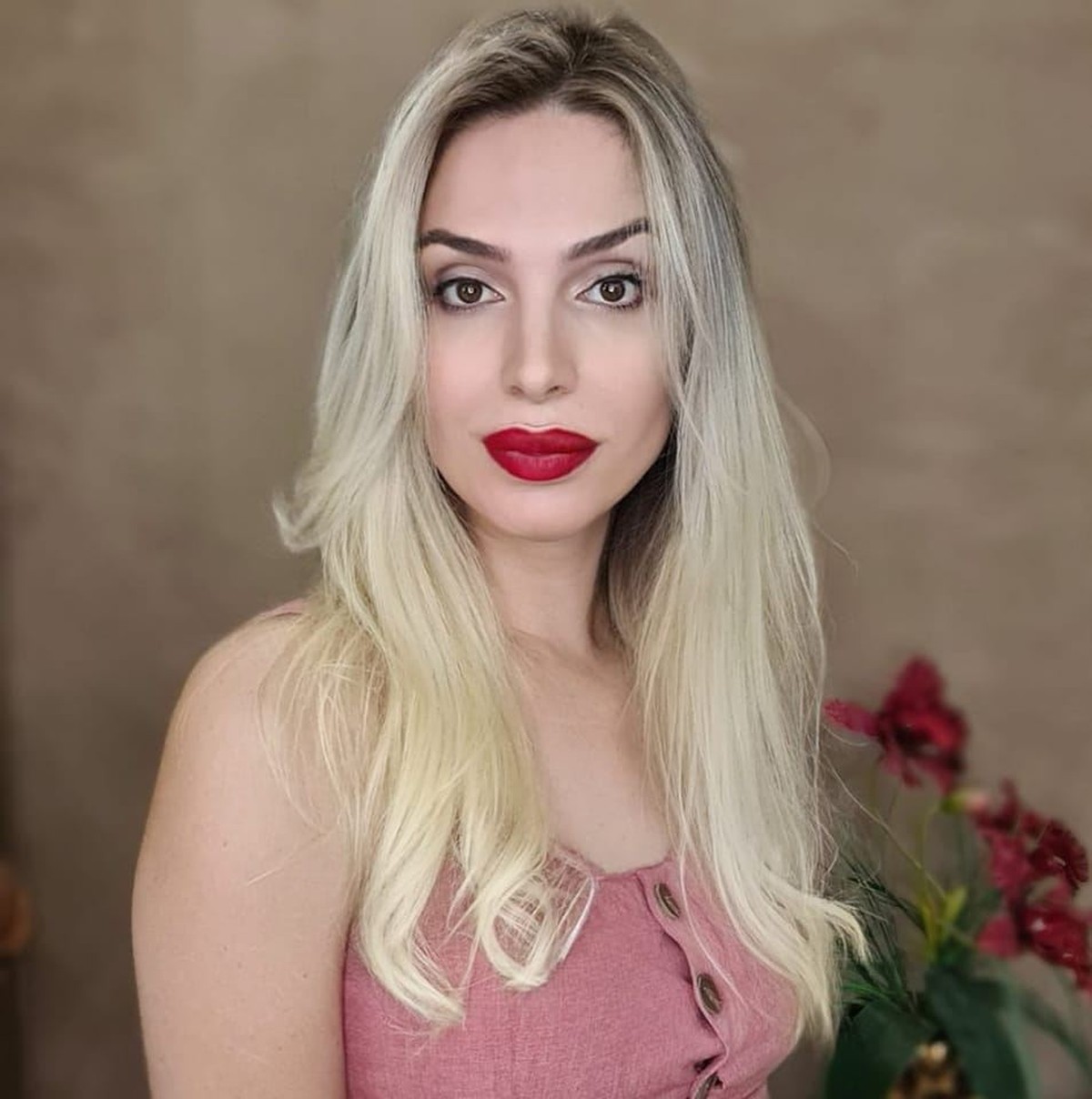 Renasci, diz primeira mulher trans de Divinópolis a conseguir retificação  de nome e gênero | Centro-Oeste | G1