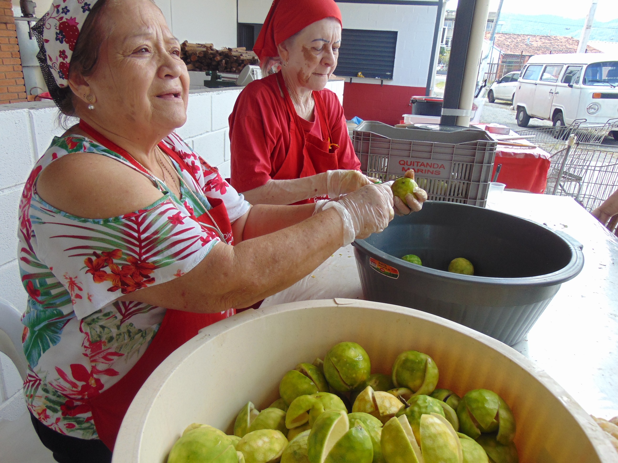 Solidariedade ajuda a manter a tradição dos doces da Festa do Divino de Mogi das Cruzes