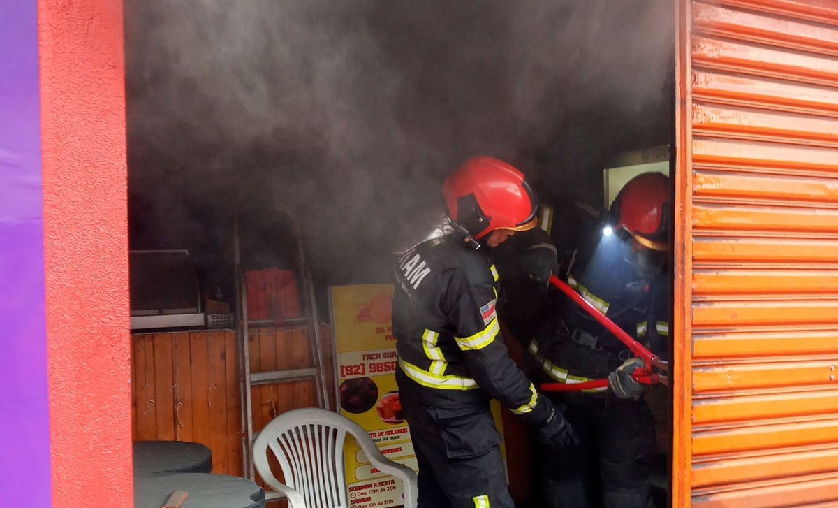 Incêndio atinge lanchonete na Zona Sul de Manaus