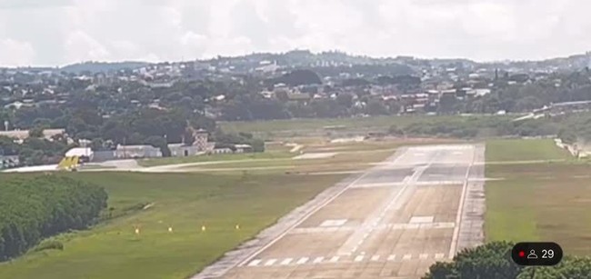 Vdeo mostra momento em que aeronave cai em BH