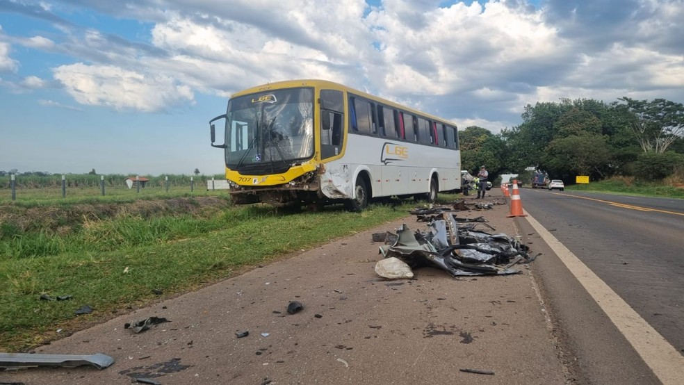 Acidente aconteceu em José Bonifácio (SP), na rodovia Assis Chateubriand (SP-425) — Foto: Kelly Borges/TV TEM