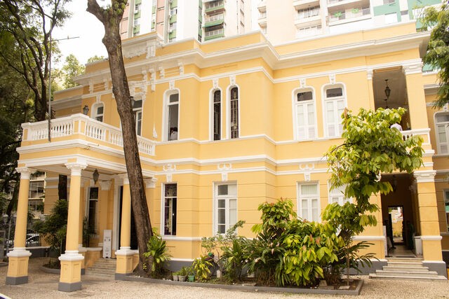 Funceb abre vagas para contratos temporários em Salvador