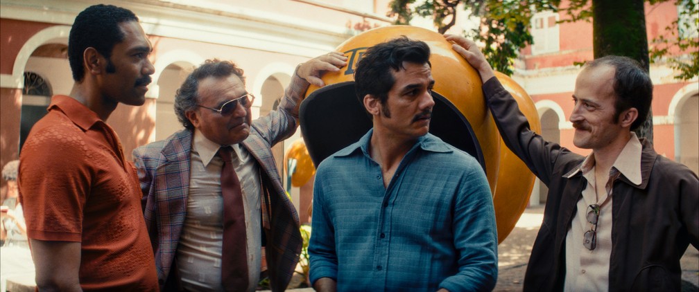 Ítalo Martins, Robério Diógenes, Wagner Moura e Igor de Araújo em cena de 'O agente secreto' — Foto: Divulgação