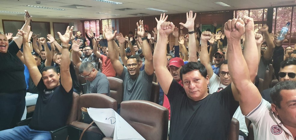 Provisórios acompanharam aprovação da PEC na Aleac — Foto: Andryo Amaral/Rede Amaral 