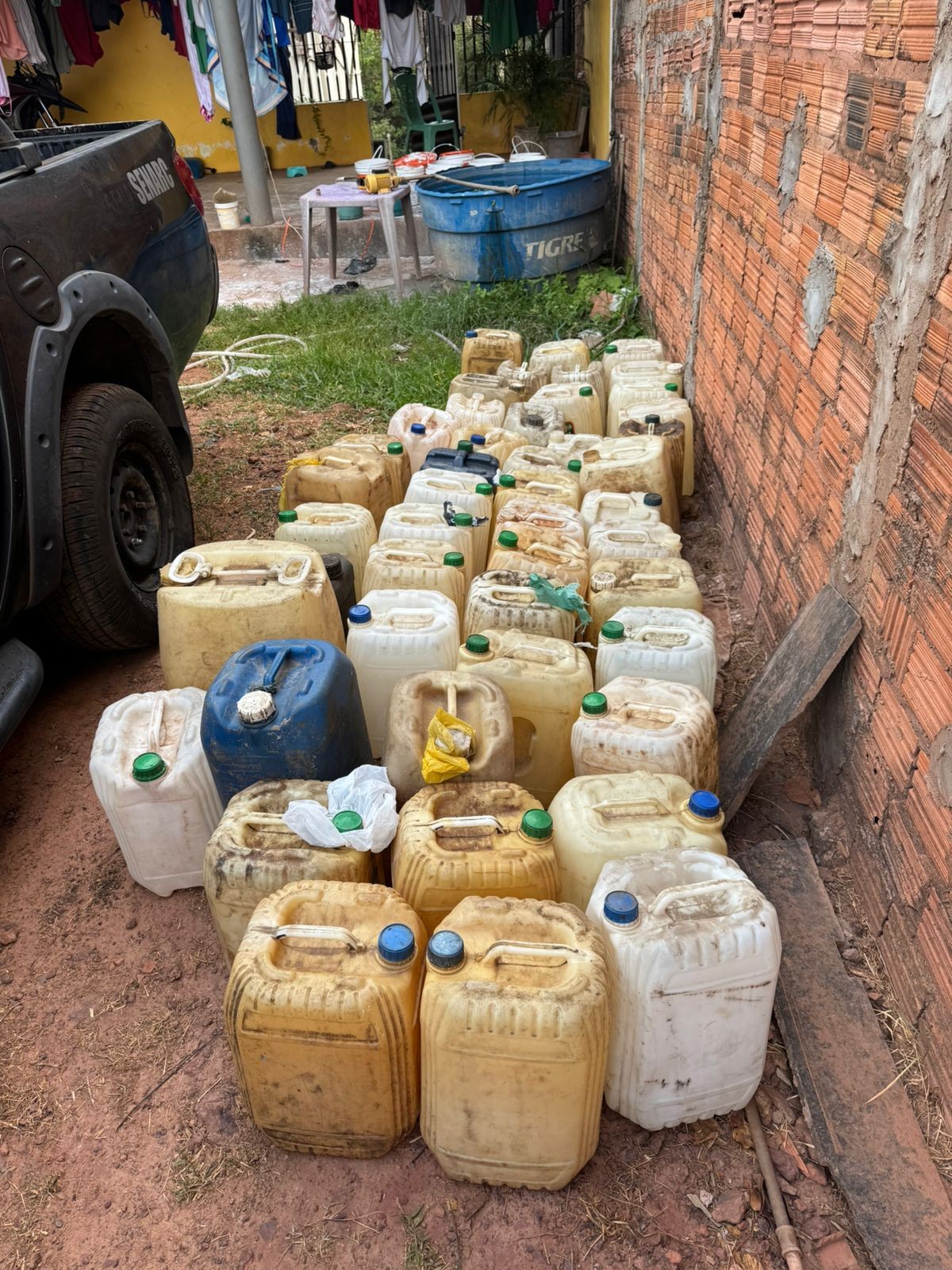 Polícia apreende 19 galões de combustível armazenados de forma irregular em residência em São Luís