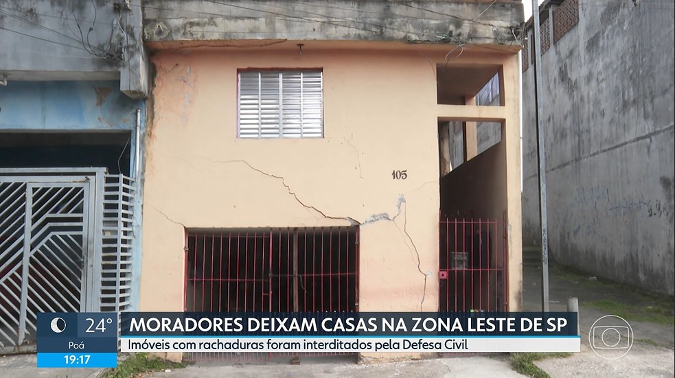 Moradores deixam casas após risco de desabamento em São Mateus, na Zona Leste; famílias vivem de favor e cobram respostas