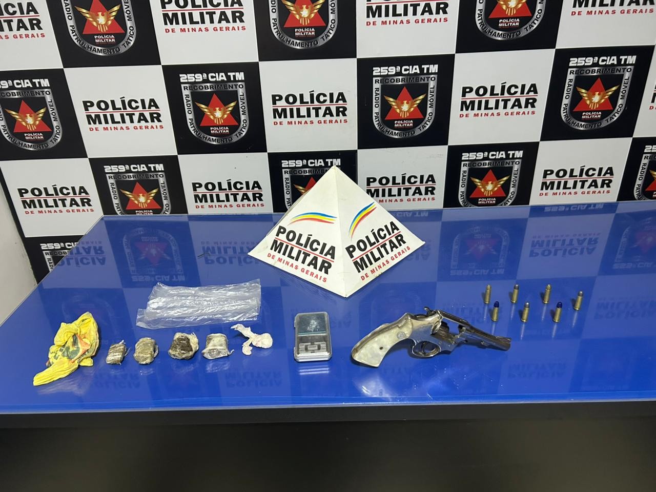 Homem que deu descarga em droga ao ter casa onde traficava cercada é preso em Pirapora 