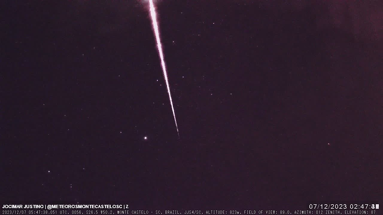Meteoro é flagrado cruzando o céu de SC; VÍDEO