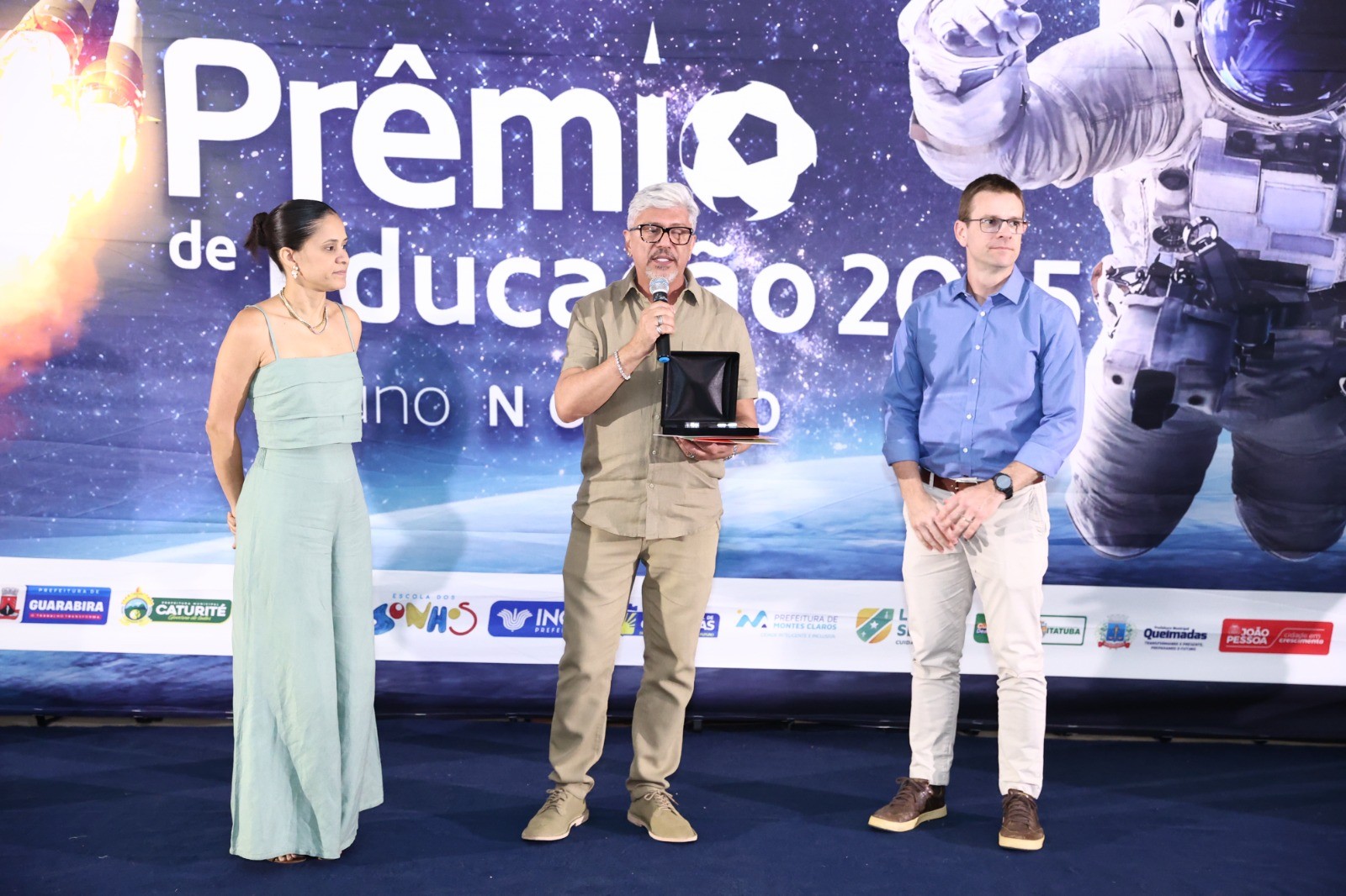 Prefeitura de Montes Claros premia mais de 500 alunos destaque