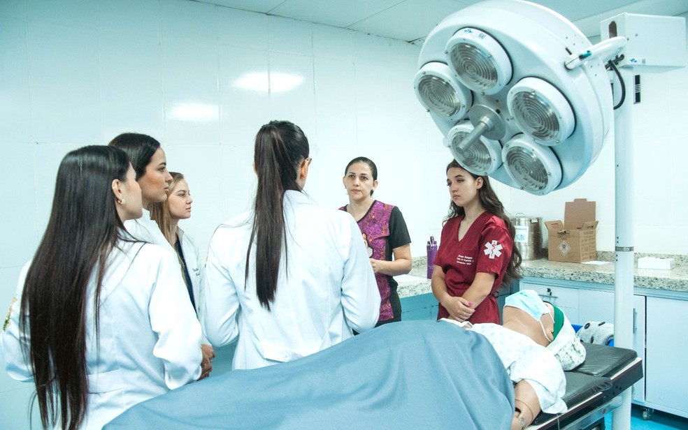 Centro de Simulação une teoria e prática desde os primeiros dias do curso — Foto: Assessoria
